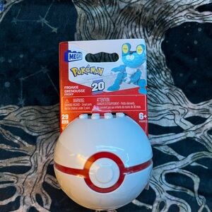 Mega Pokémon Froakie Building Set with White & Red Poké Ball Case